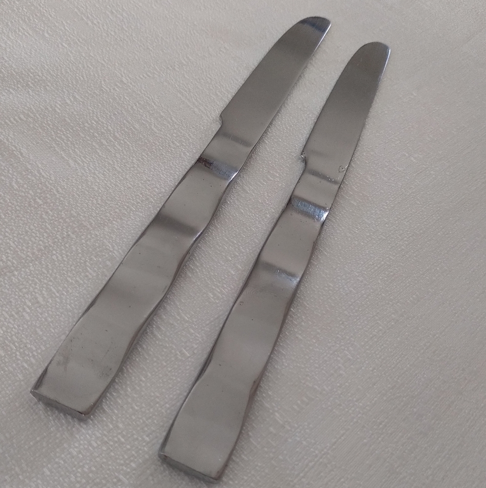 Cooks Club CCF4 Stainless Flatware 2 Dinner Knives Wavy